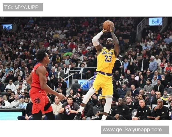 詹姆斯助力八村频频攻筐展现默契配合引发球迷热议